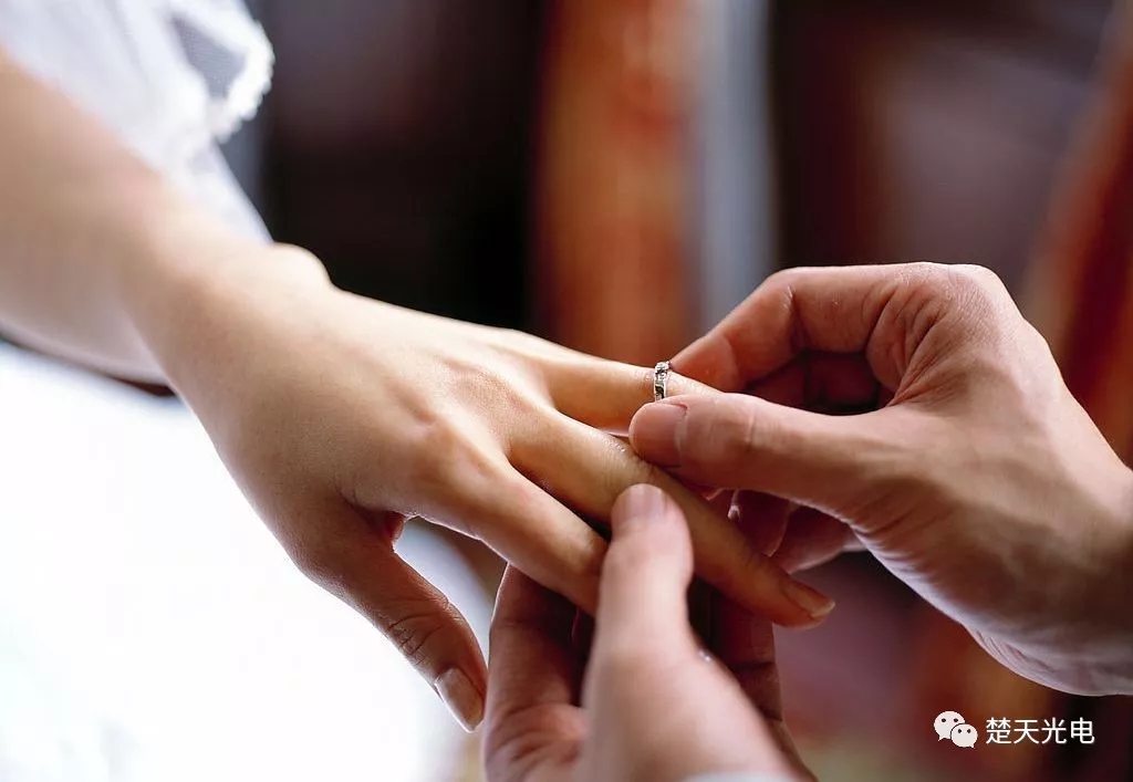 激光打標(biāo)才是情人節(jié)正確的打開方式，像極了愛情……，